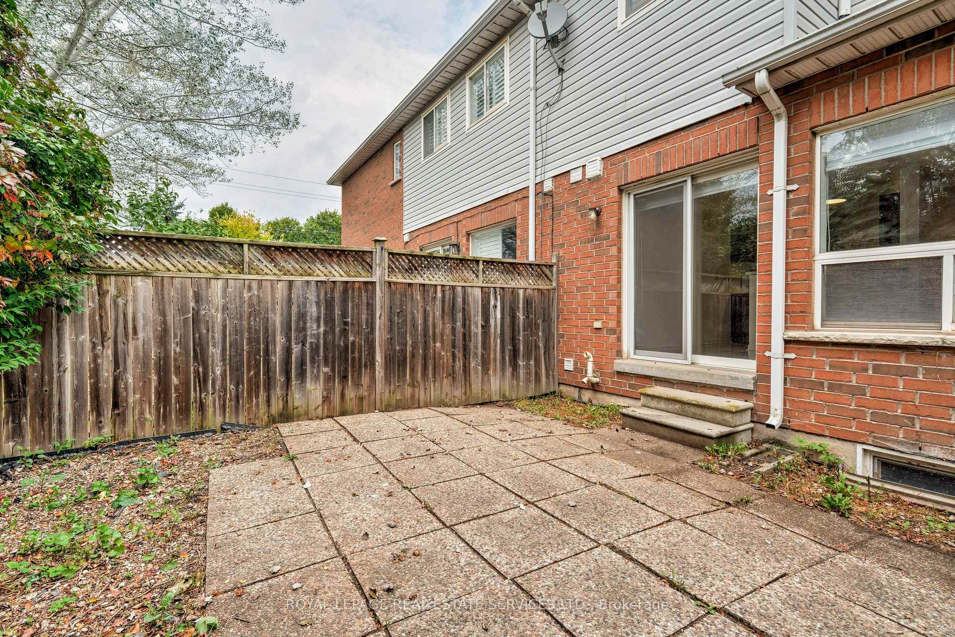 Photo 32 of 626 Iris Court, Burlington, Shoreacres — HOMEH
