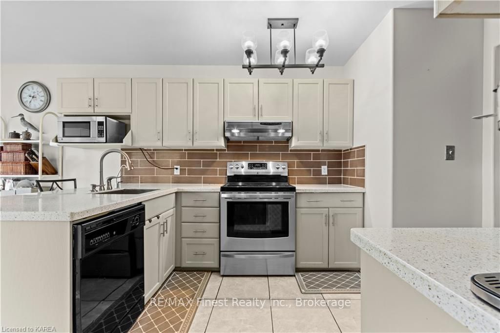 Photo 10 of 671 Macdonald Drive, Gananoque — HOMEH