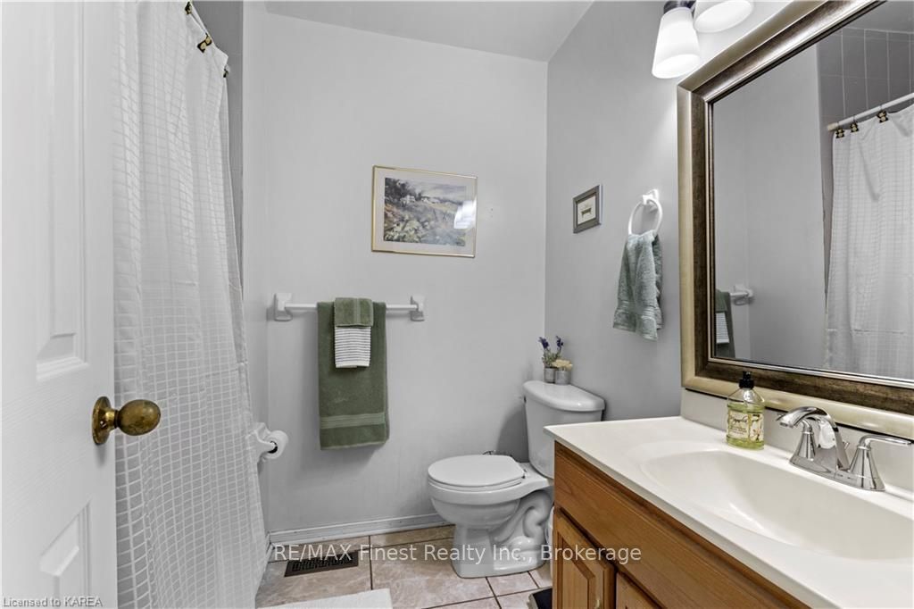Photo 16 of 671 Macdonald Drive, Gananoque — HOMEH