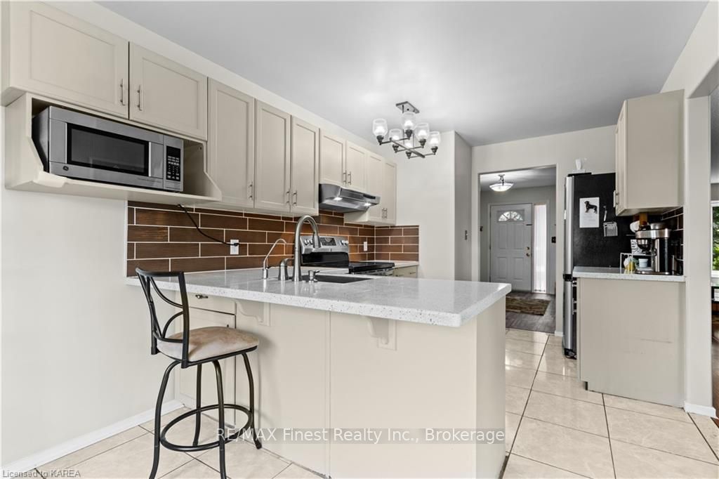 Photo 11 of 671 Macdonald Drive, Gananoque — HOMEH