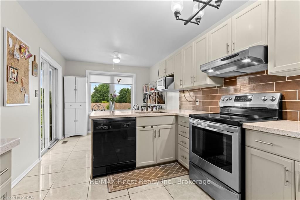 Photo 9 of 671 Macdonald Drive, Gananoque — HOMEH