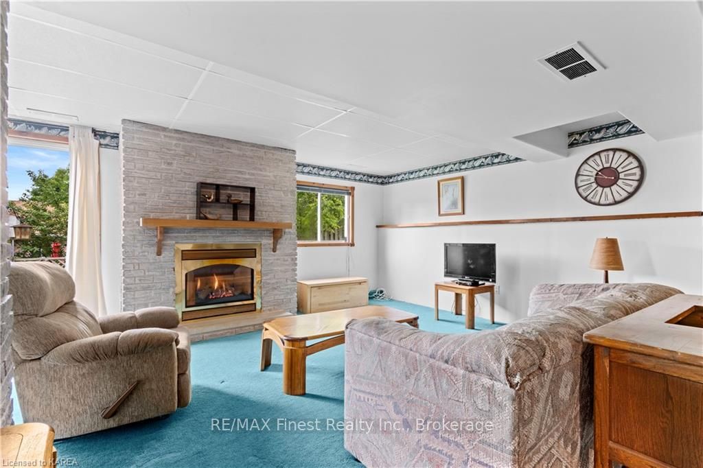 Photo 25 of 671 Macdonald Drive, Gananoque — HOMEH