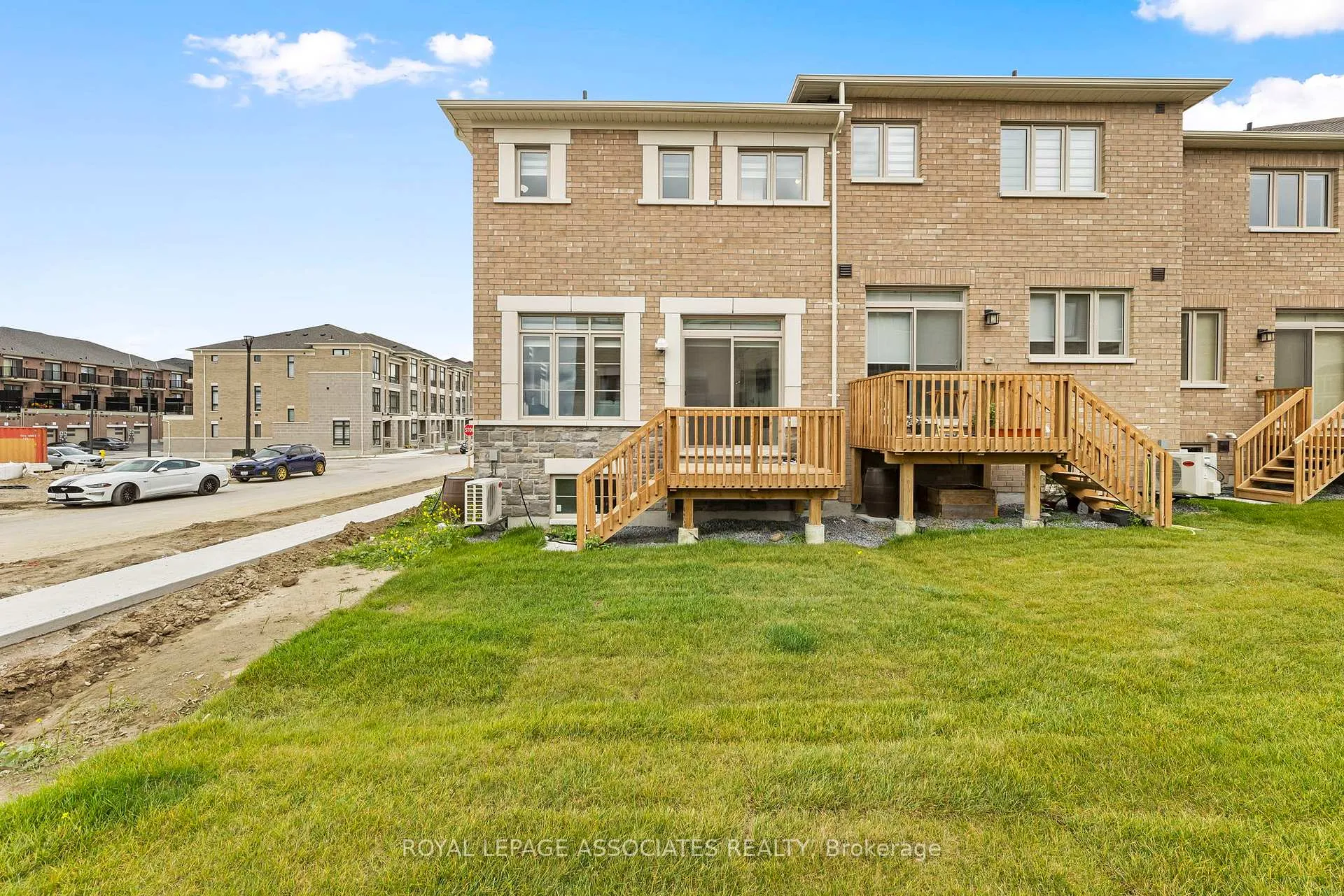 Photo 37 of 941 Grosbeak Trail, Pickering, Rural Pickering — HOMEH