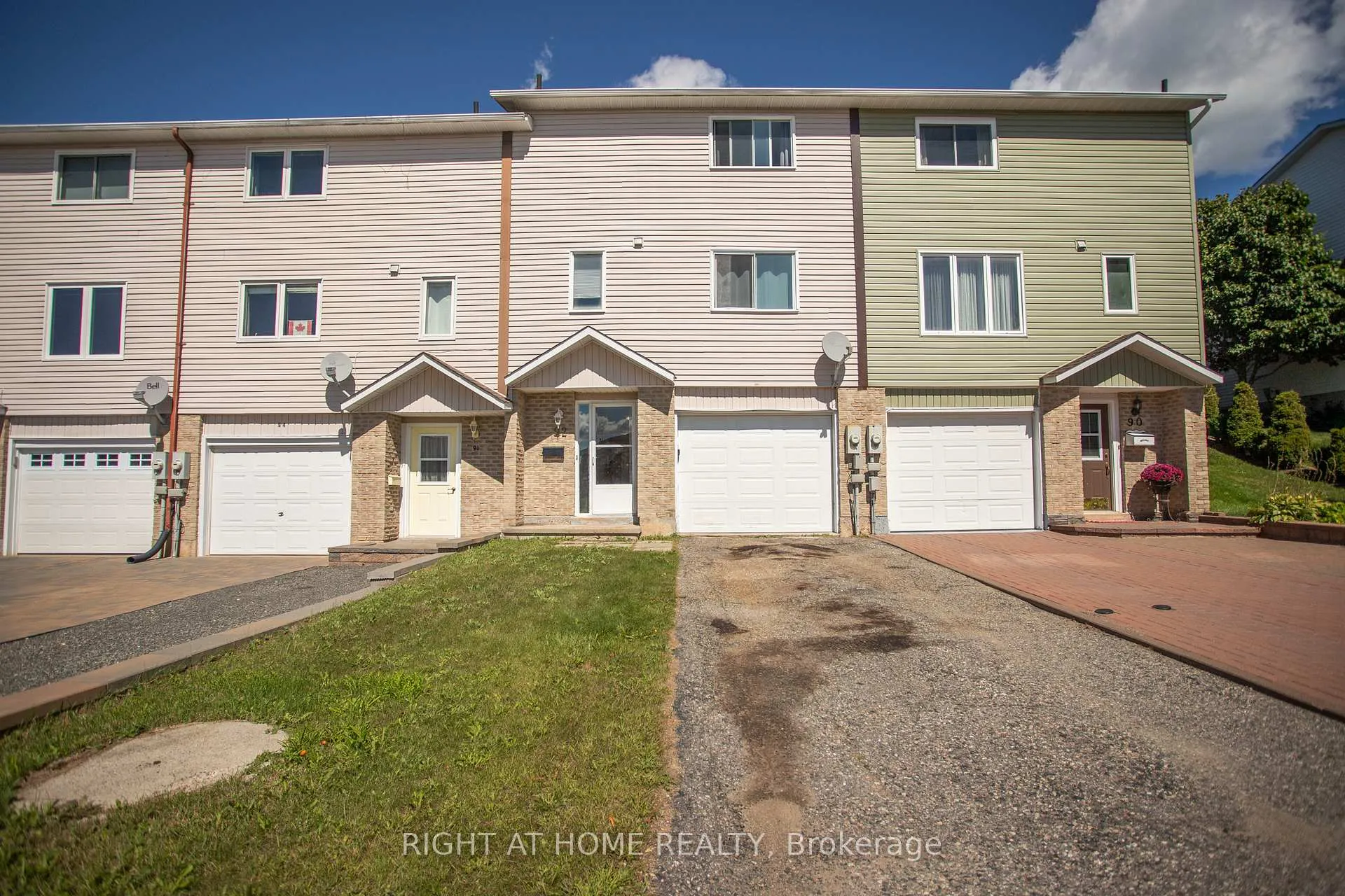 Photo 1 of 92 Farquhar Place, Elliot Lake — HOMEH