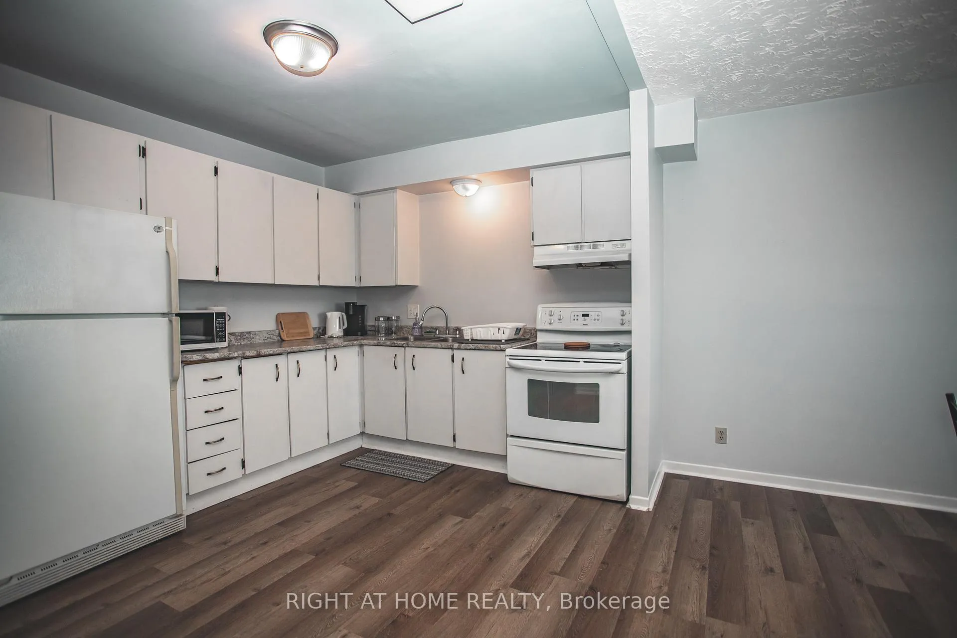 Photo 4 of 92 Farquhar Place, Elliot Lake — HOMEH