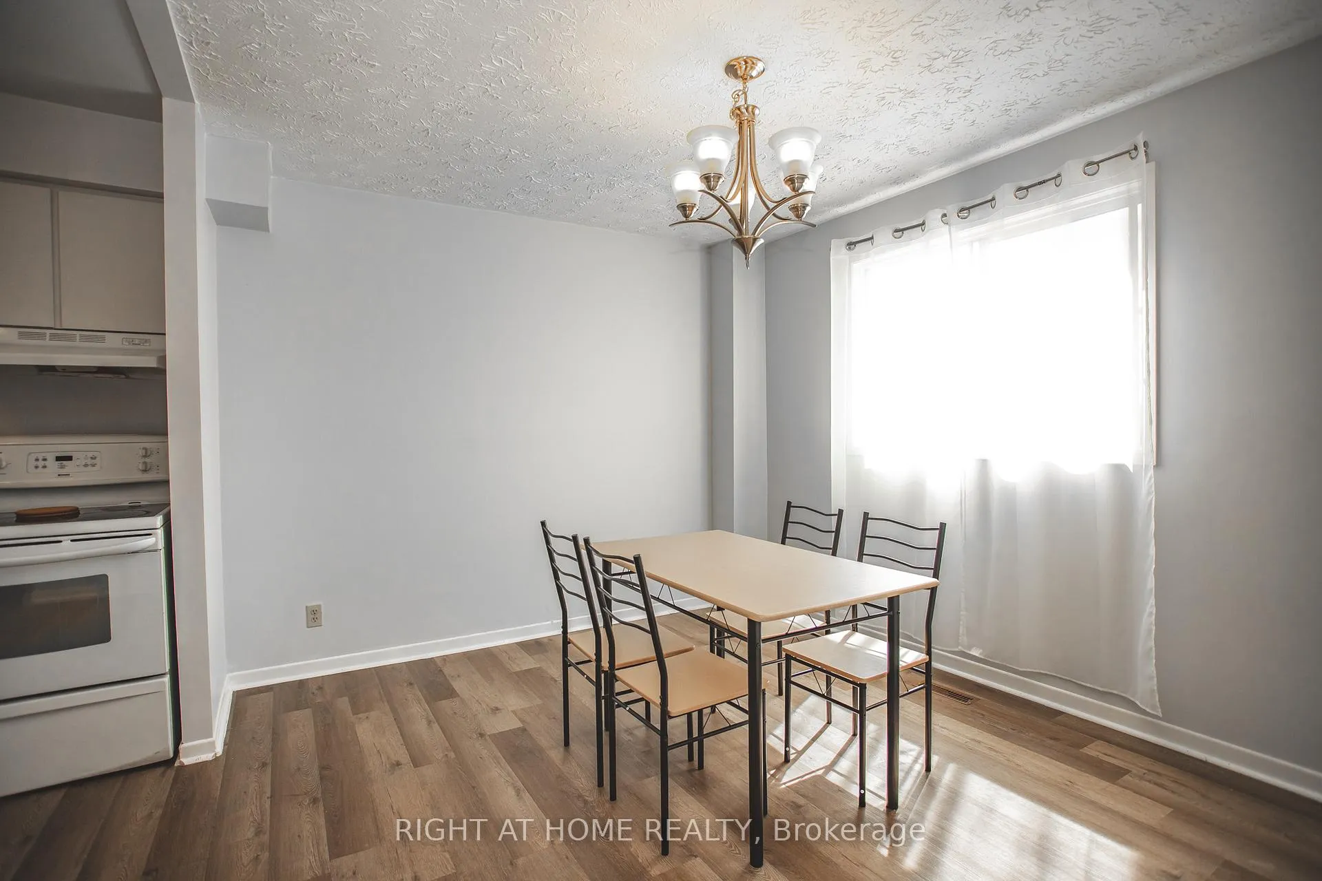 Photo 7 of 92 Farquhar Place, Elliot Lake — HOMEH