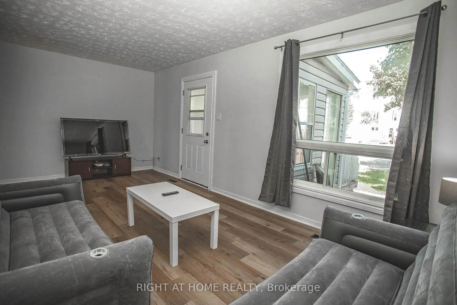 Photo 8 of 92 Farquhar Place, Elliot Lake — HOMEH