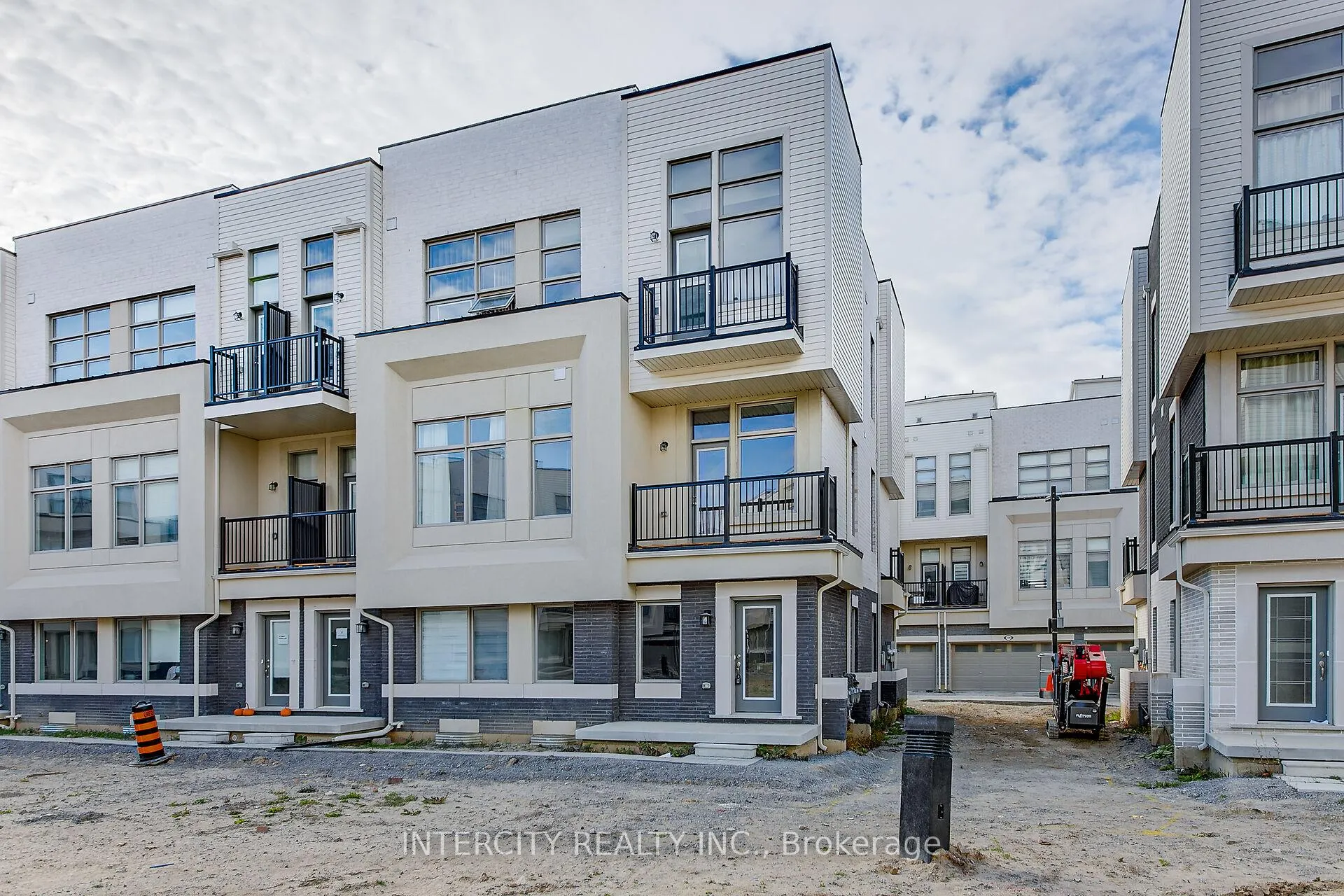 Photo 2 of 29 Albert Firman Lane, Markham, Cachet — HOMEH