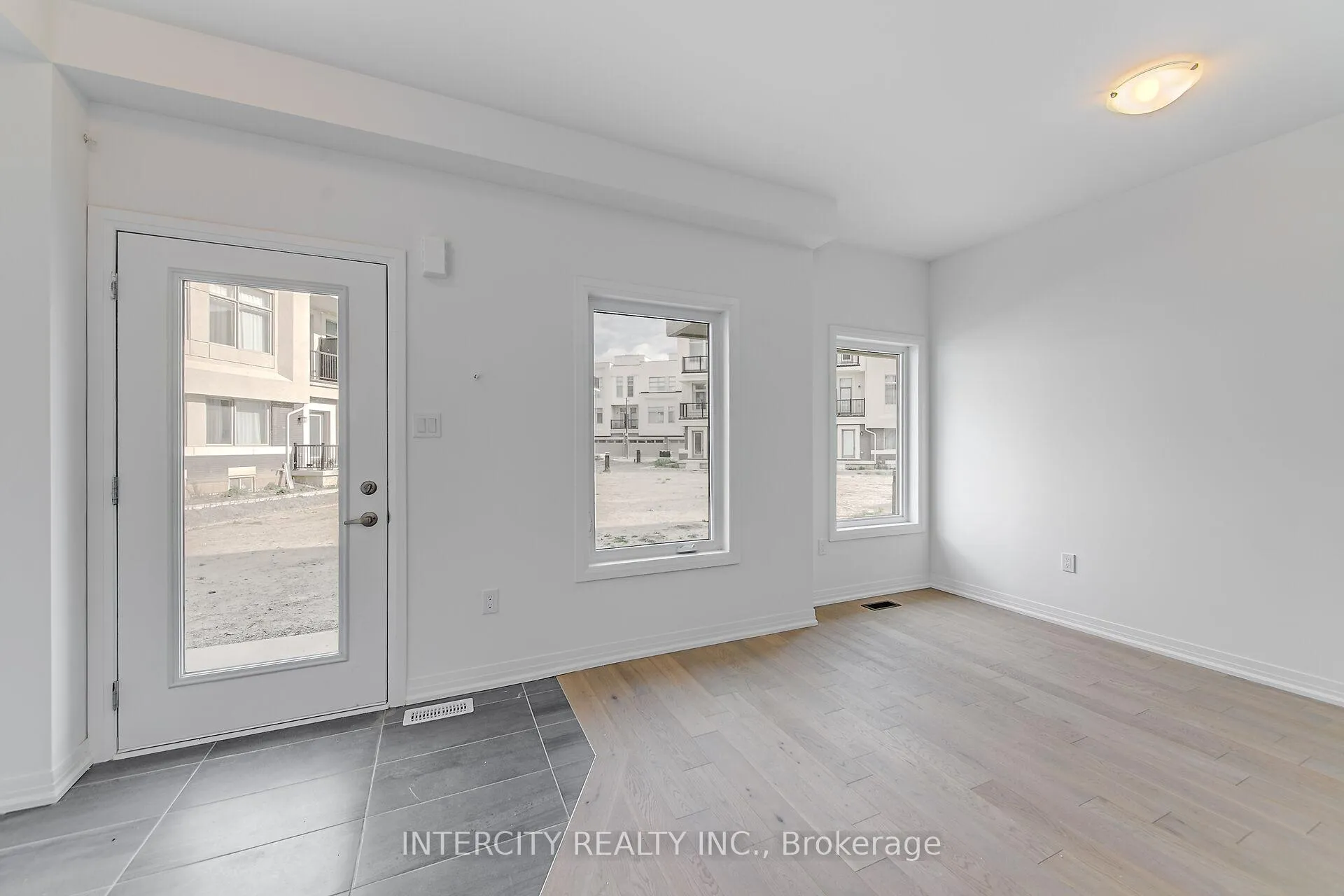 Photo 4 of 29 Albert Firman Lane, Markham, Cachet — HOMEH