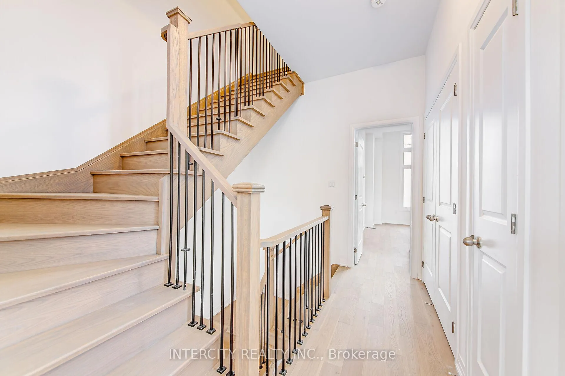 Photo 20 of 29 Albert Firman Lane, Markham, Cachet — HOMEH