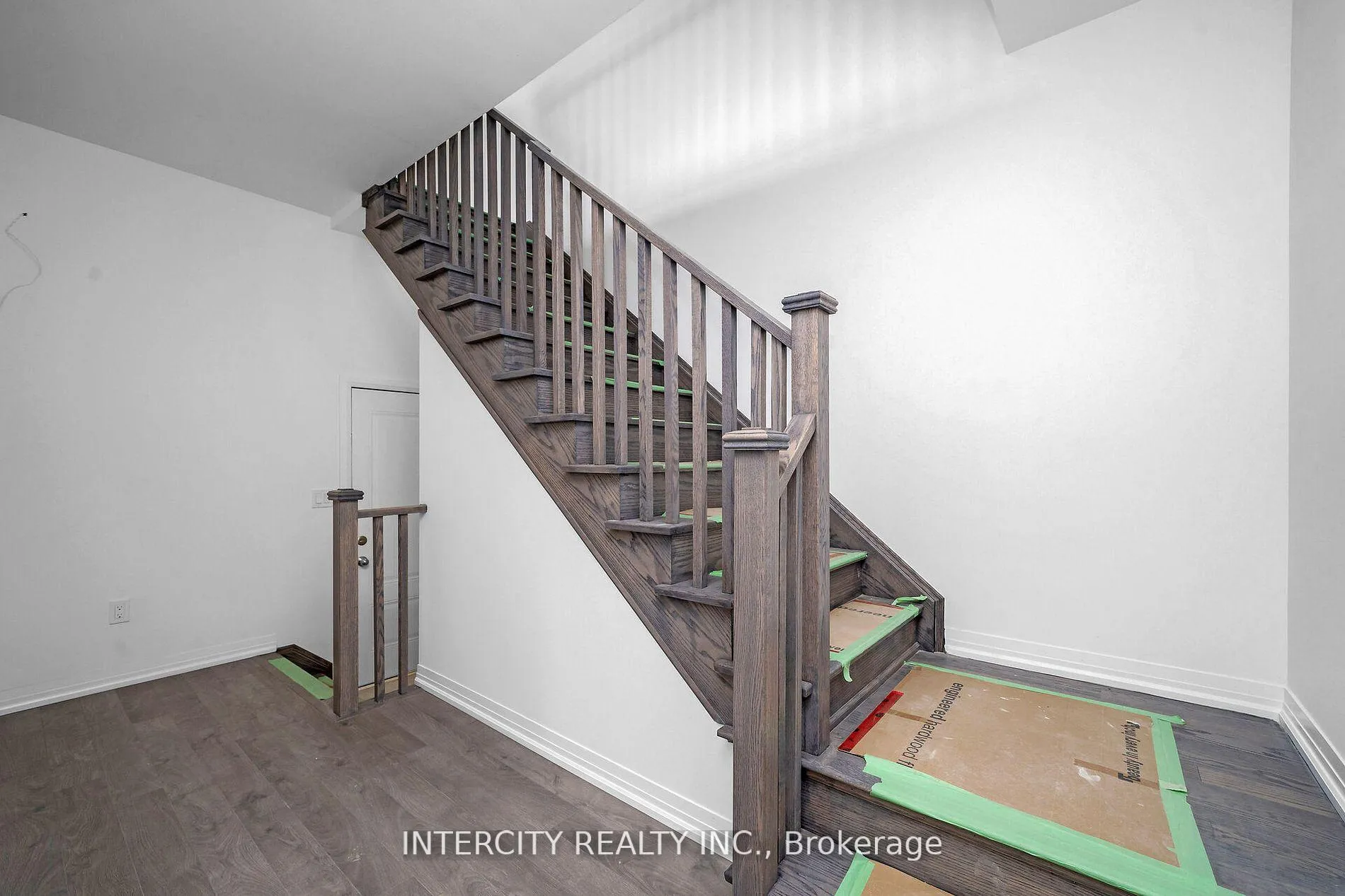 Photo 12 of 7 Albert Firman Lane S, Markham, Cachet — HOMEH