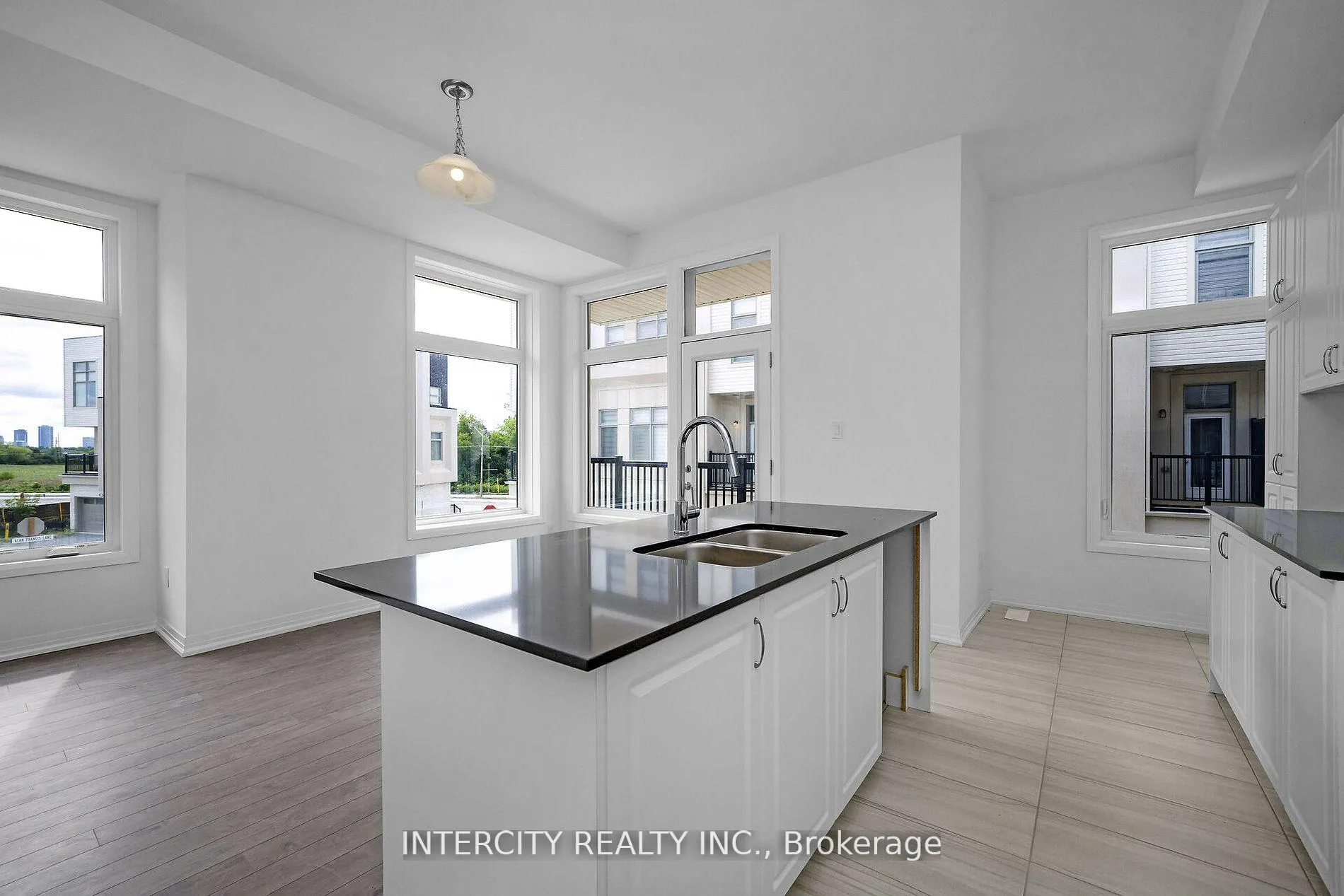 Photo 21 of 7 Albert Firman Lane S, Markham, Cachet — HOMEH