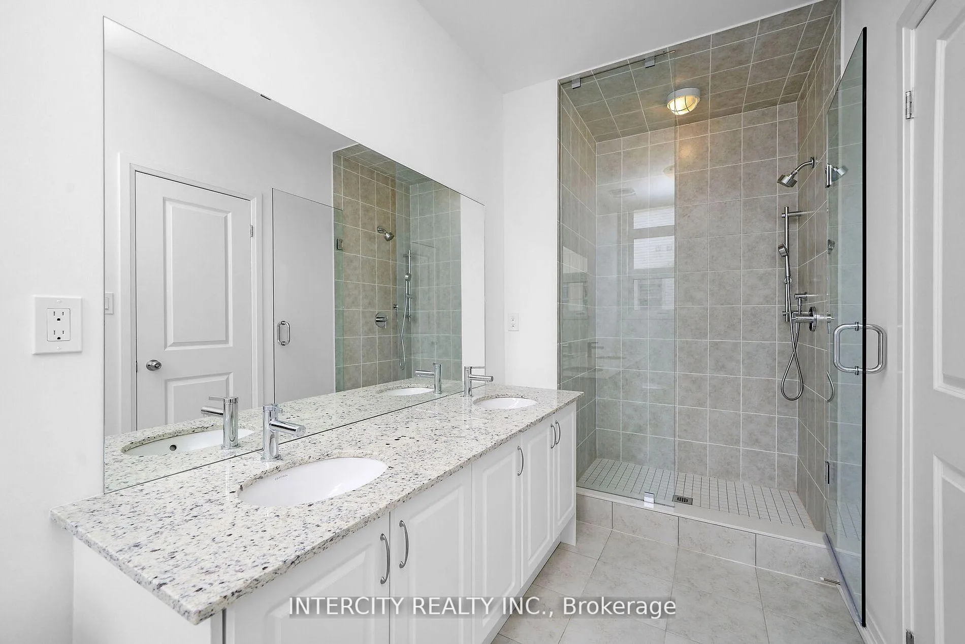 Photo 29 of 7 Albert Firman Lane S, Markham, Cachet — HOMEH