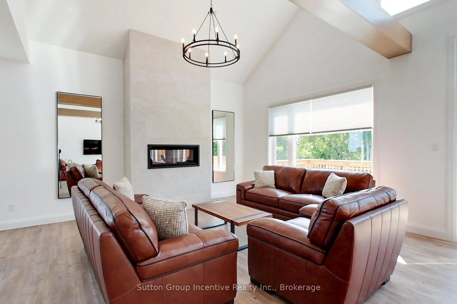 Photo 3 of 130 Arlberg Crescent, Blue Mountains — HOMEH