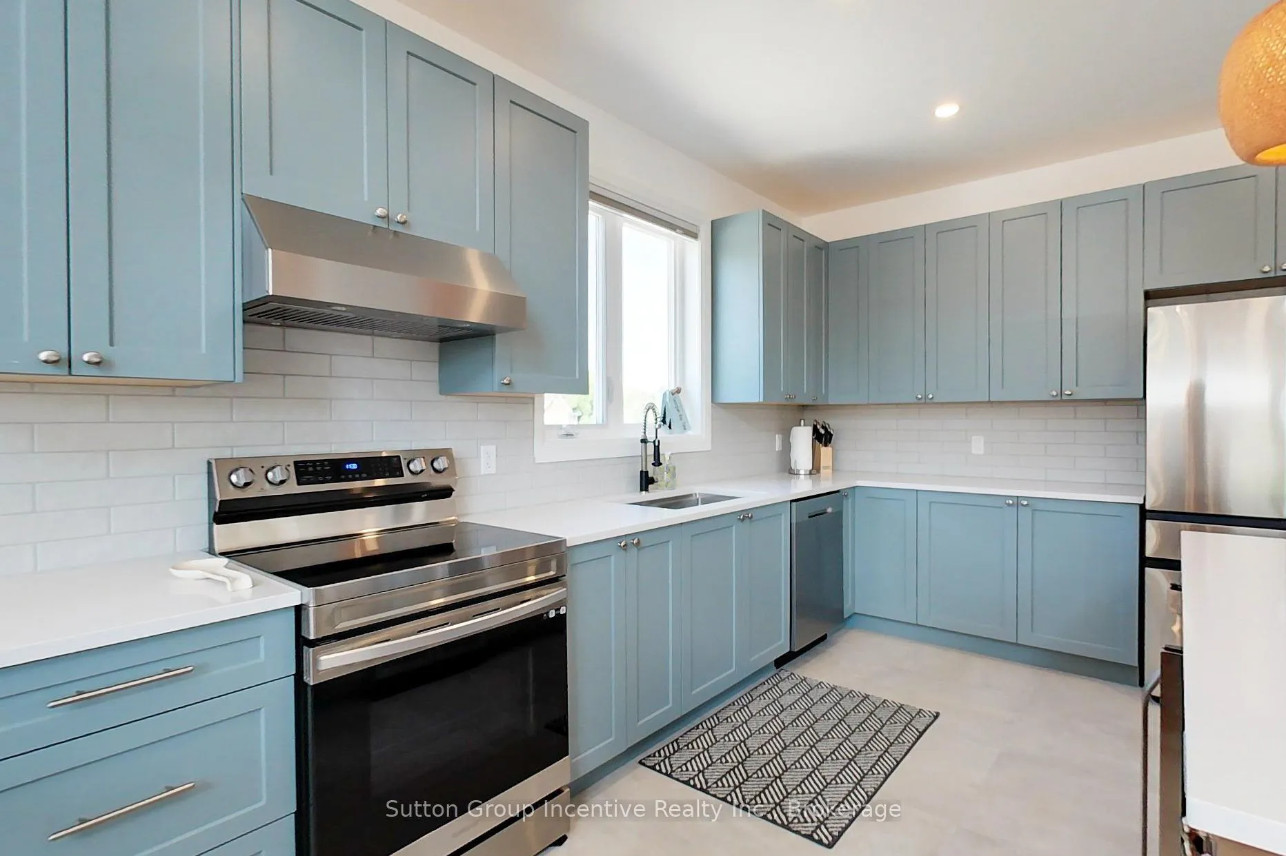Photo 7 of 130 Arlberg Crescent, Blue Mountains — HOMEH