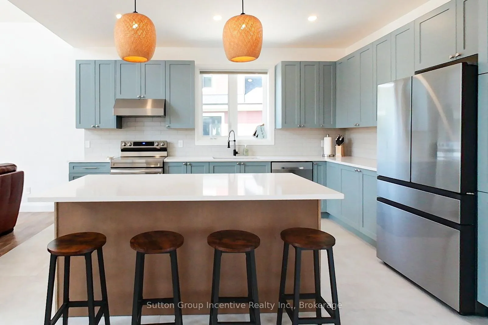 Photo 8 of 130 Arlberg Crescent, Blue Mountains — HOMEH