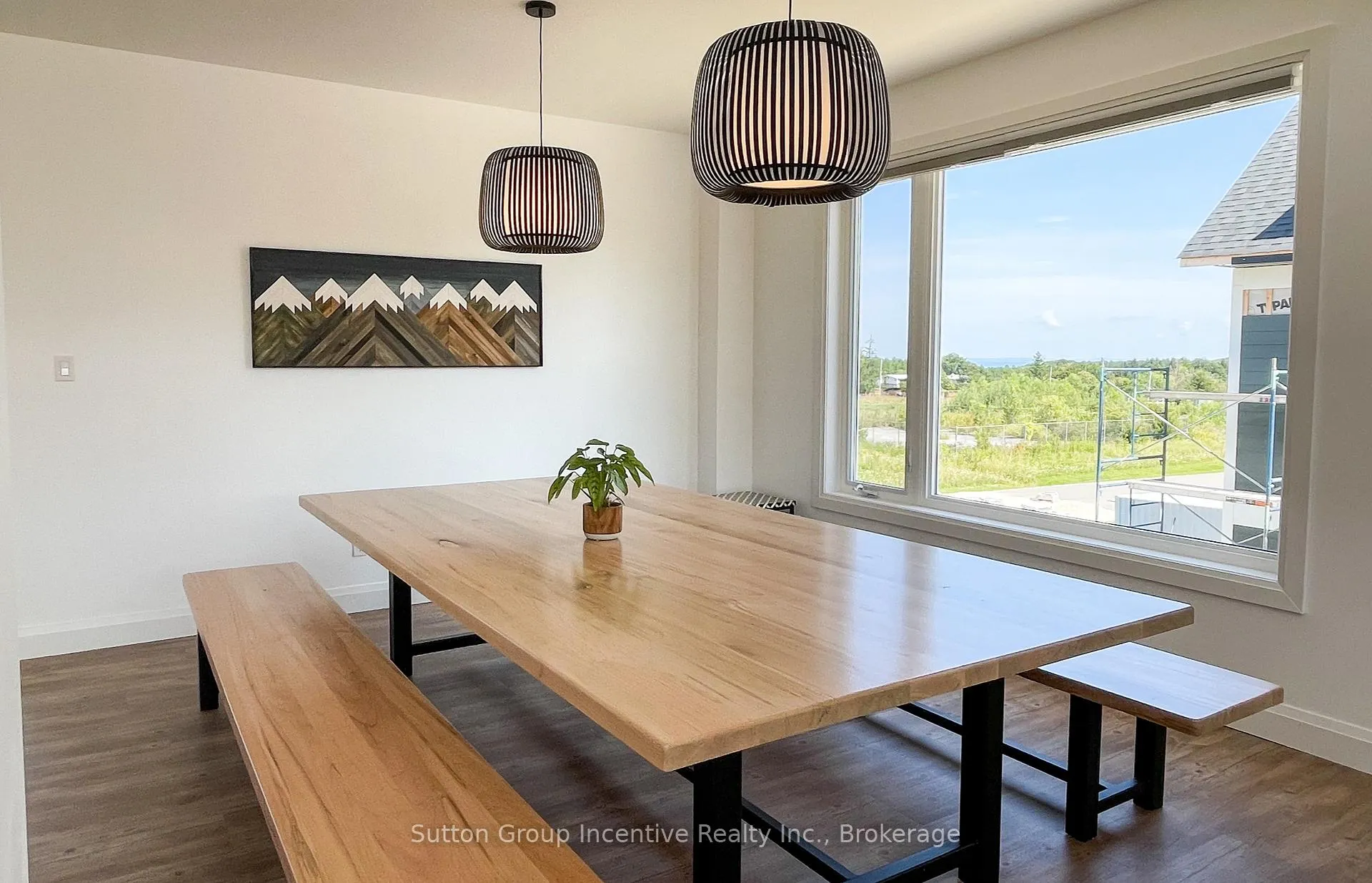Photo 9 of 130 Arlberg Crescent, Blue Mountains — HOMEH