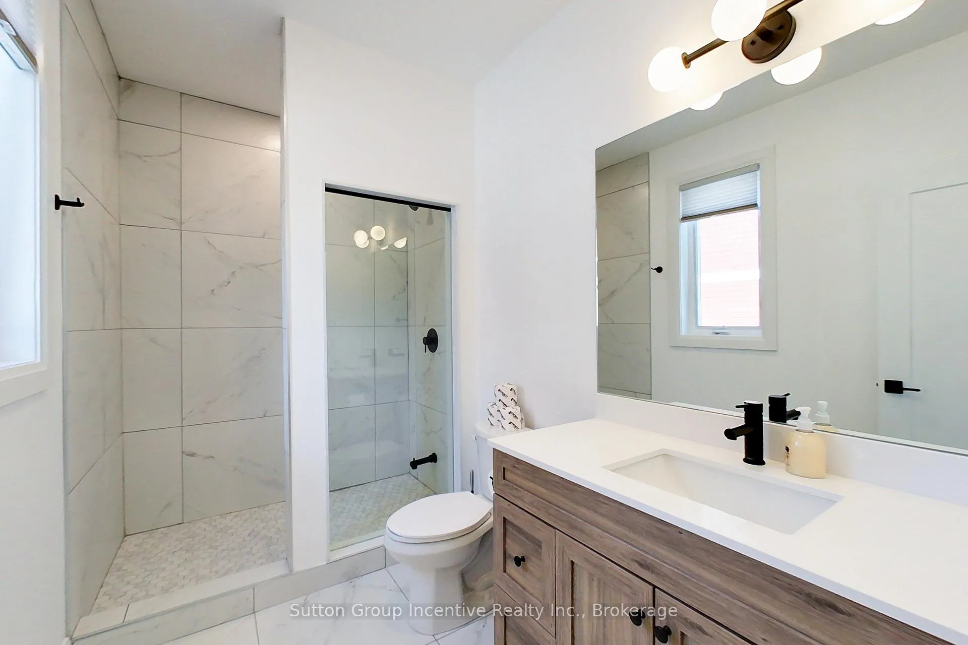 Photo 13 of 130 Arlberg Crescent, Blue Mountains — HOMEH