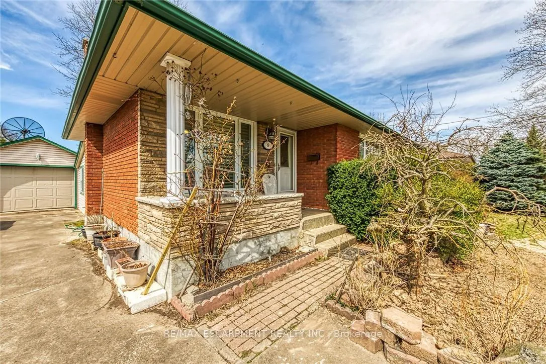 Photo 4 of 9 Gavin Drive, St. Catharines, Bunting/Linwell — HOMEH