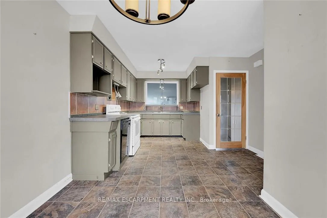 Photo 5 of 9 Gavin Drive, St. Catharines, Bunting/Linwell — HOMEH
