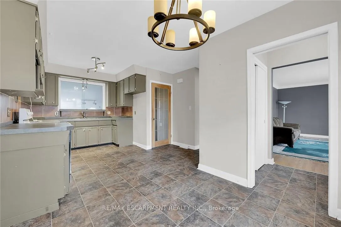 Photo 6 of 9 Gavin Drive, St. Catharines, Bunting/Linwell — HOMEH