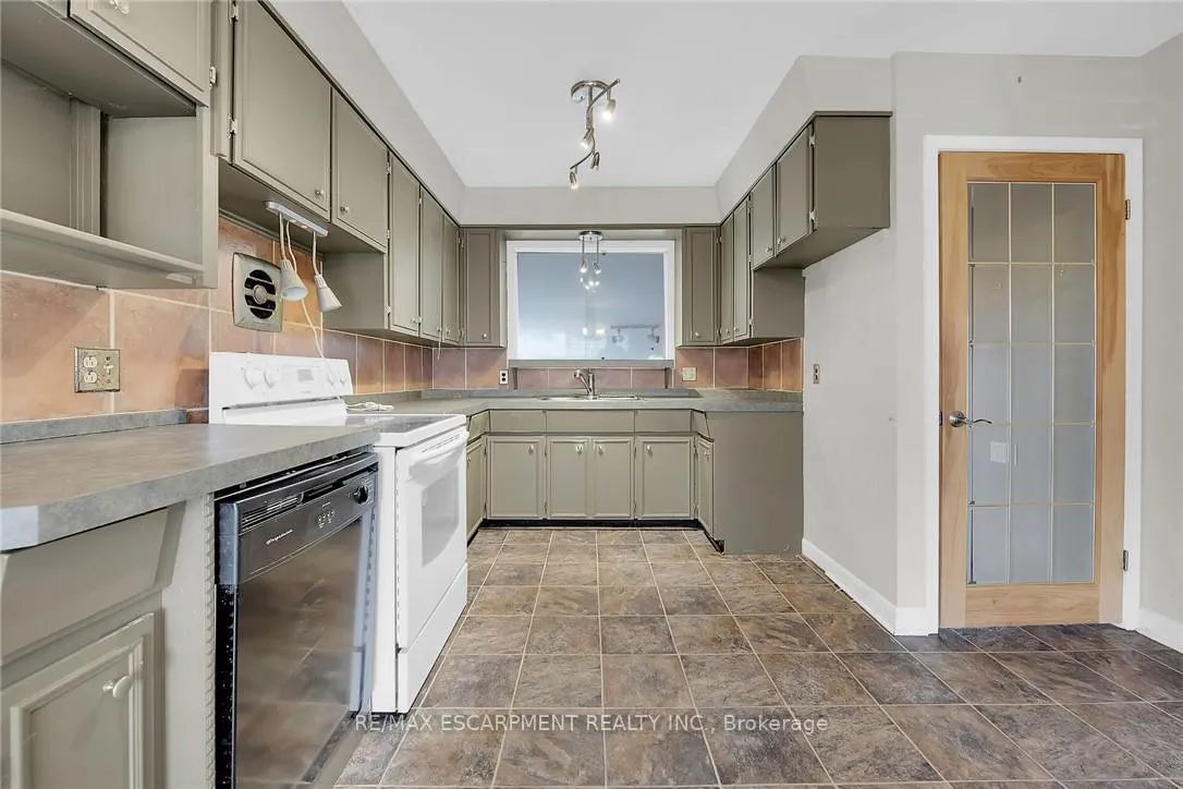 Photo 7 of 9 Gavin Drive, St. Catharines, Bunting/Linwell — HOMEH