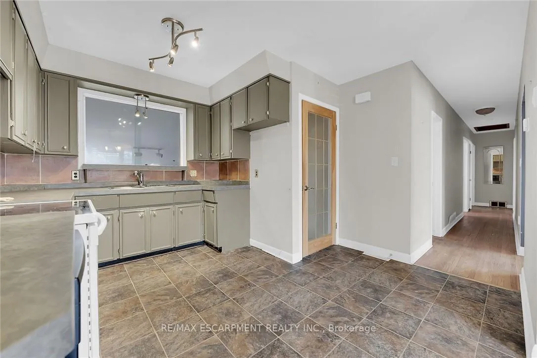 Photo 8 of 9 Gavin Drive, St. Catharines, Bunting/Linwell — HOMEH