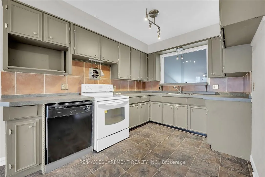 Photo 9 of 9 Gavin Drive, St. Catharines, Bunting/Linwell — HOMEH