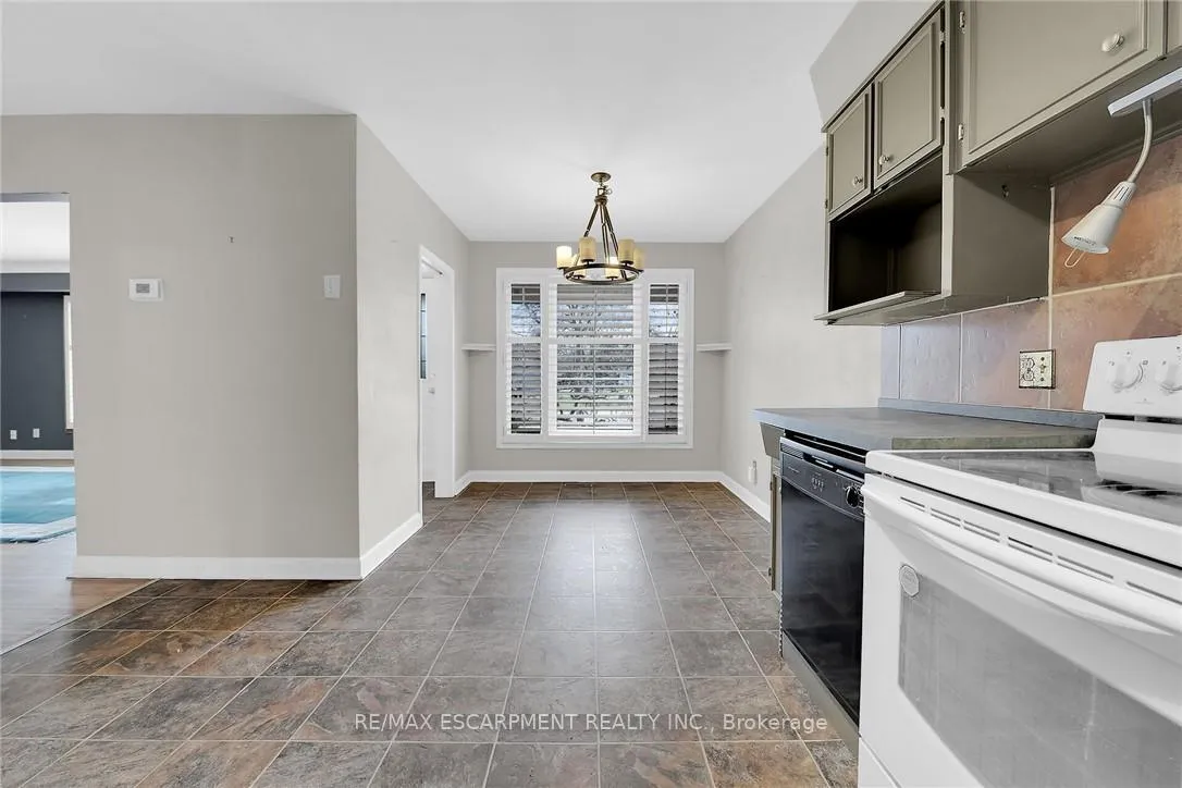 Photo 10 of 9 Gavin Drive, St. Catharines, Bunting/Linwell — HOMEH