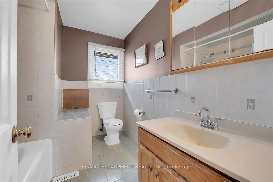 Photo 19 of 9 Gavin Drive, St. Catharines, Bunting/Linwell — HOMEH