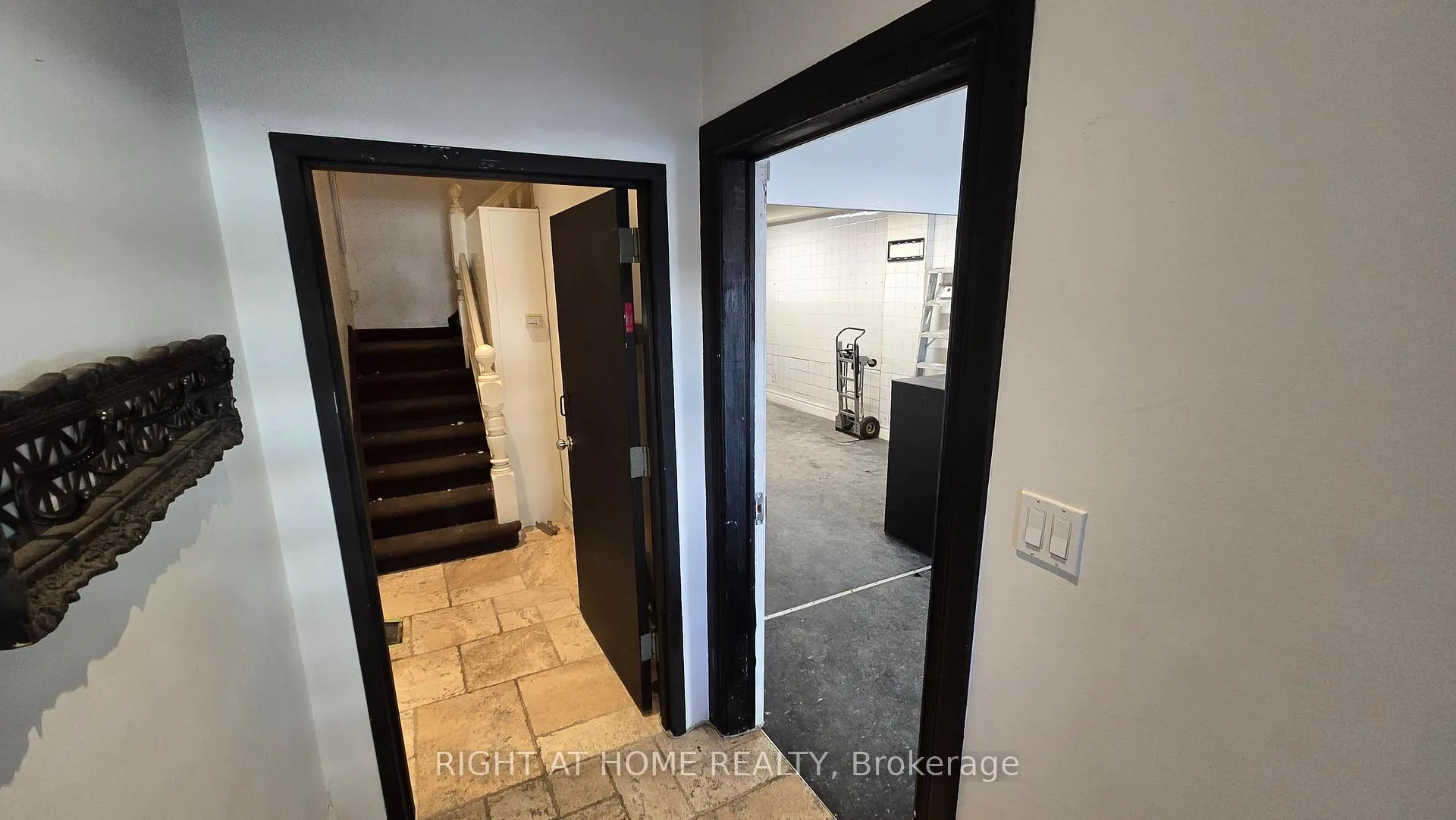 Photo 3 of 284 Avenue Road, Toronto, Casa Loma — HOMEH