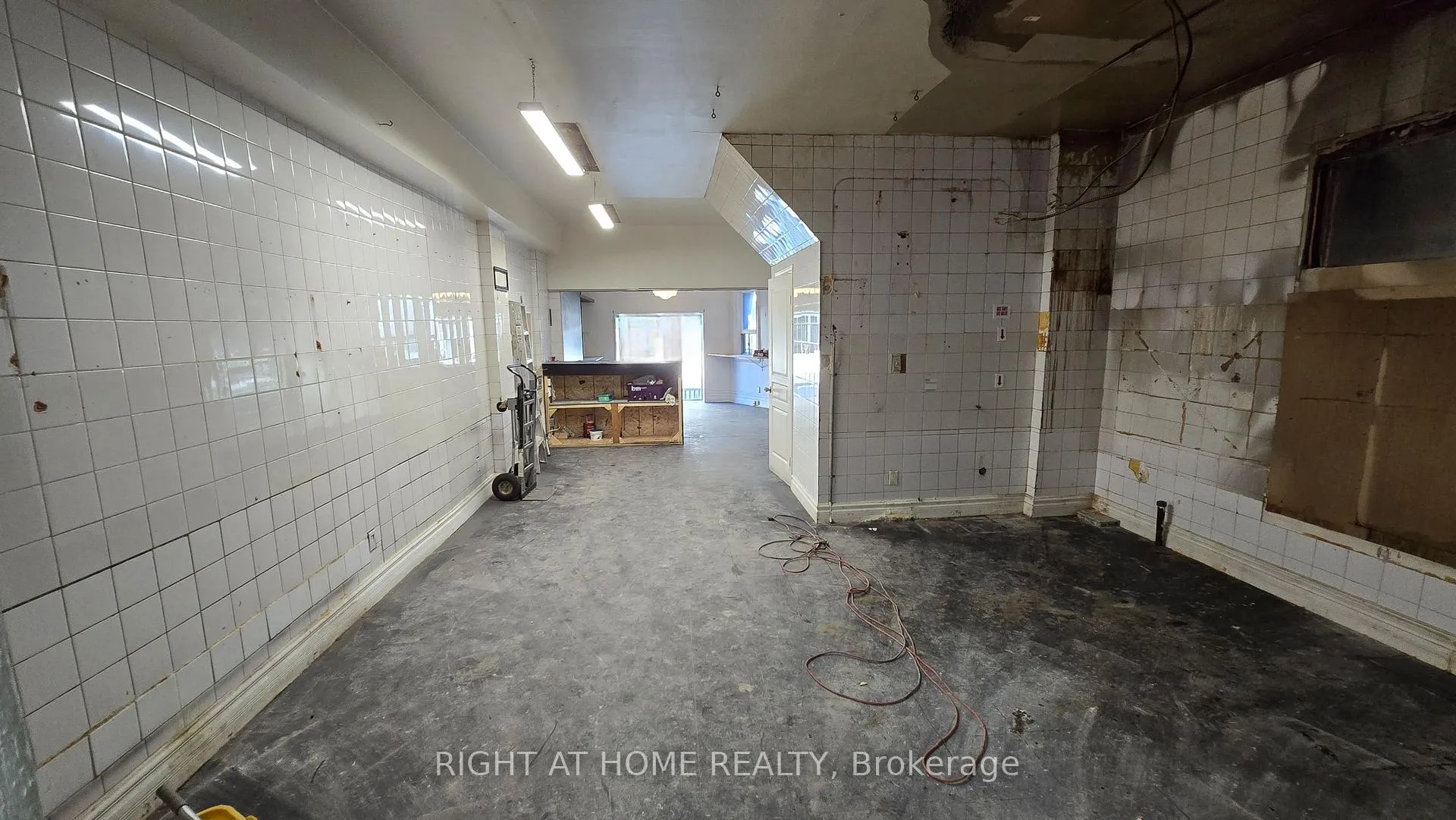 Photo 5 of 284 Avenue Road, Toronto, Casa Loma — HOMEH