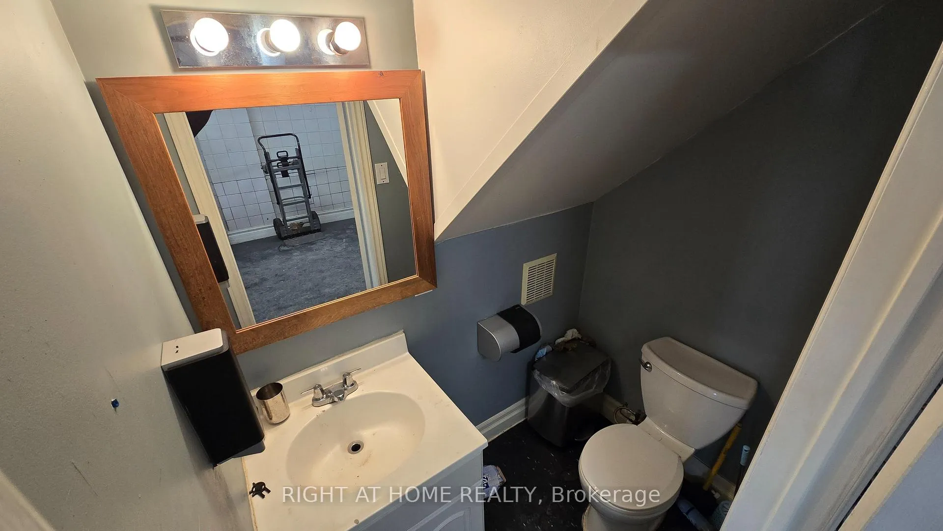 Photo 7 of 284 Avenue Road, Toronto, Casa Loma — HOMEH