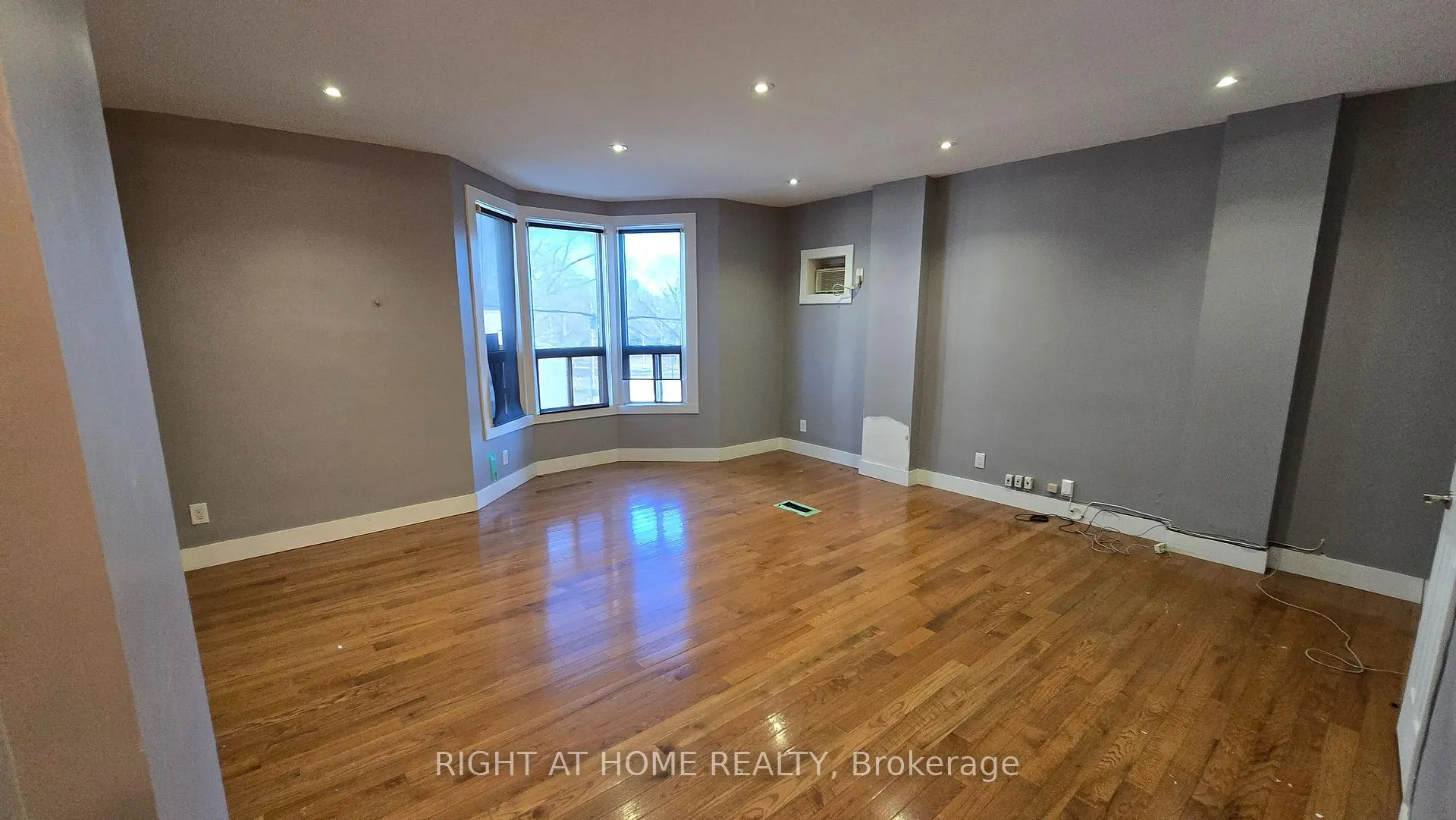Photo 9 of 284 Avenue Road, Toronto, Casa Loma — HOMEH