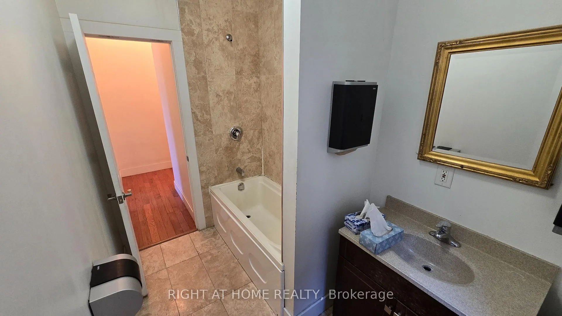 Photo 15 of 284 Avenue Road, Toronto, Casa Loma — HOMEH