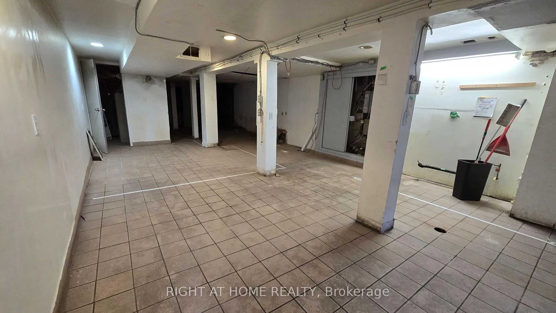 Photo 20 of 284 Avenue Road, Toronto, Casa Loma — HOMEH