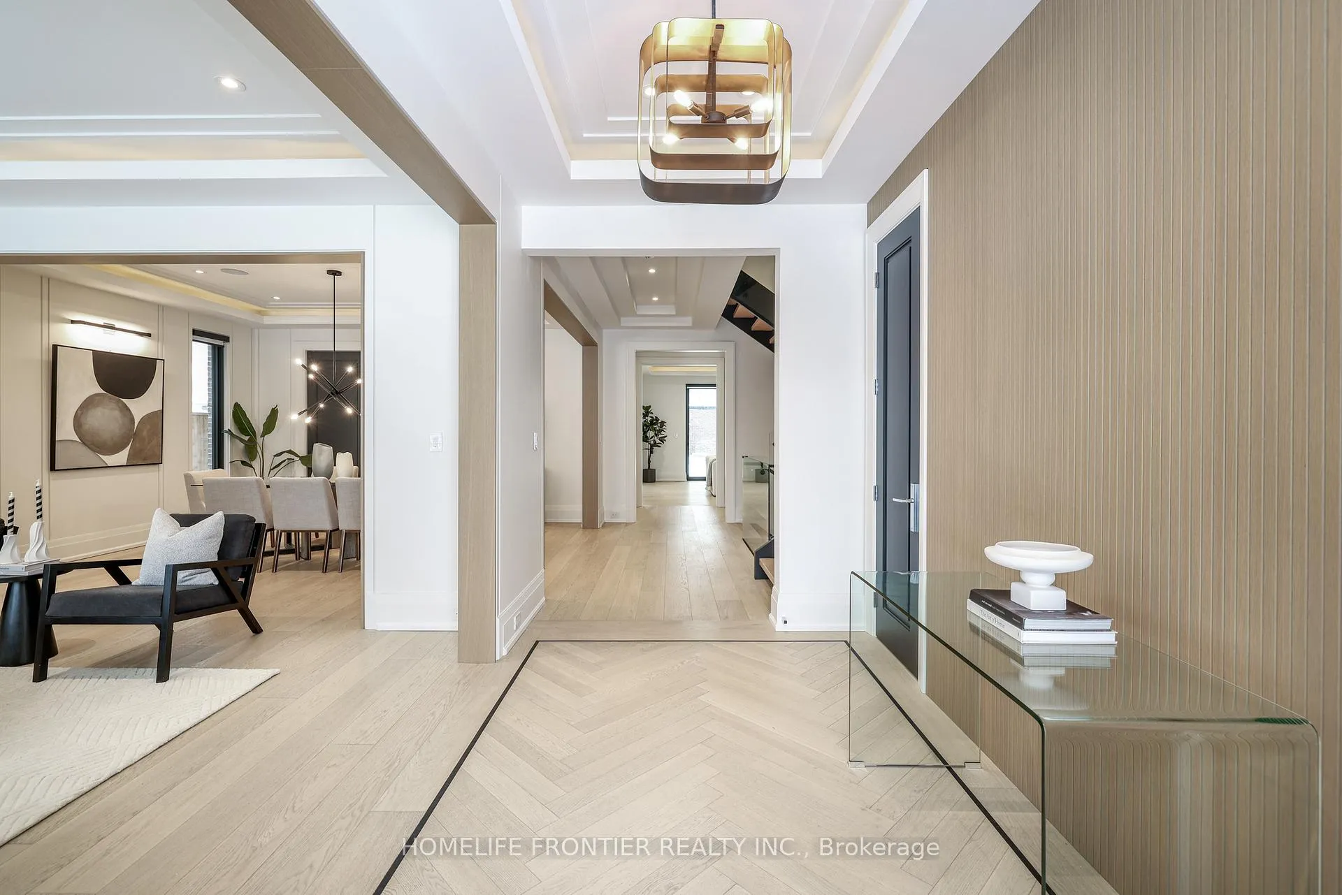 Photo 3 of 44 Alexandra Boulevard, Toronto, Lawrence Park South — HOMEH