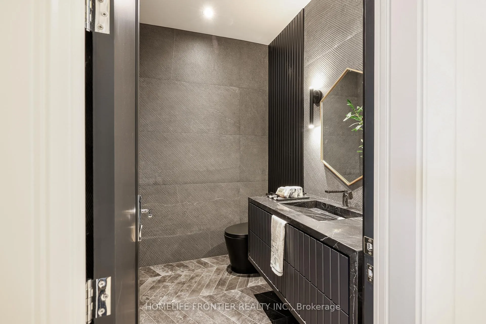 Photo 7 of 44 Alexandra Boulevard, Toronto, Lawrence Park South — HOMEH