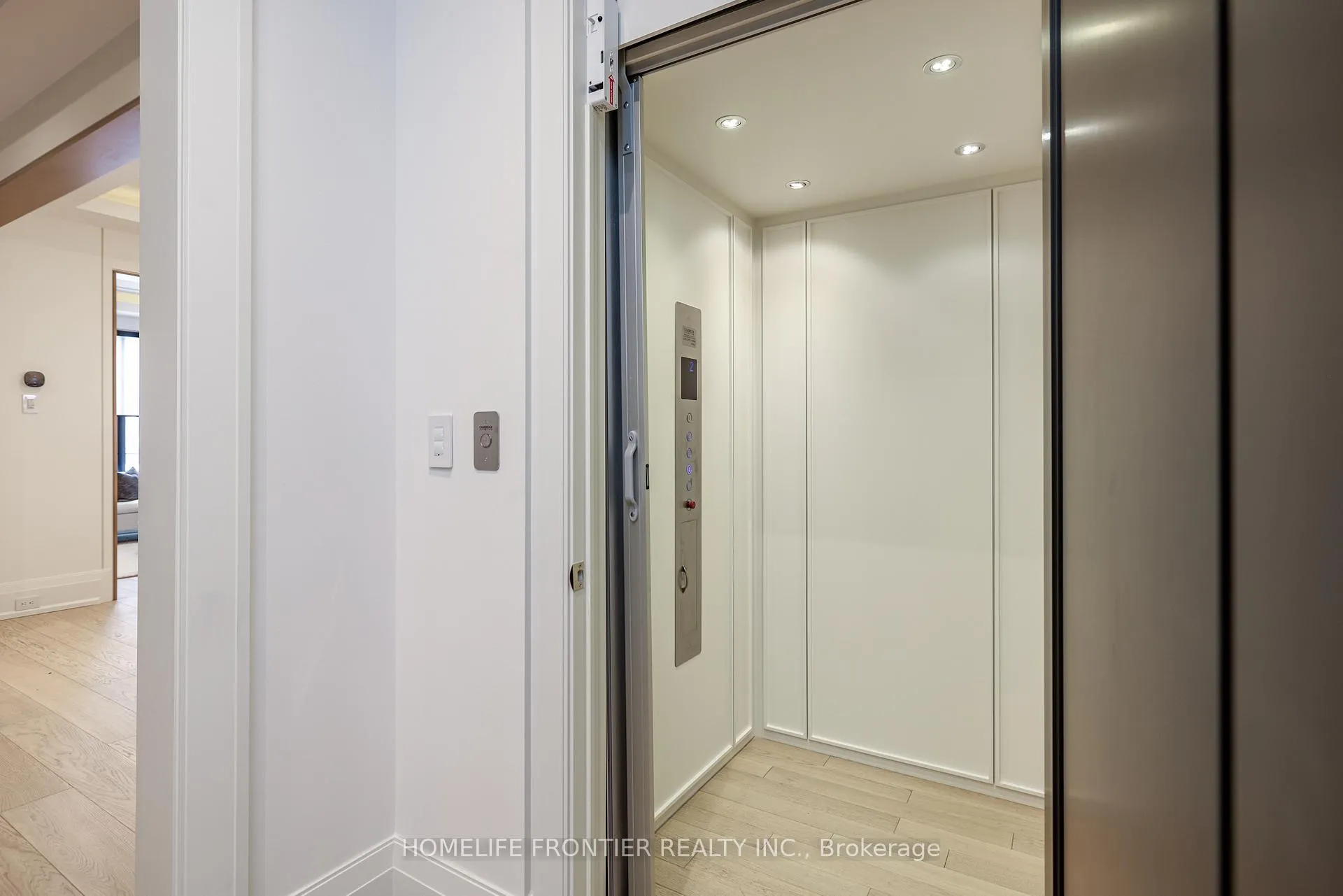Photo 8 of 44 Alexandra Boulevard, Toronto, Lawrence Park South — HOMEH