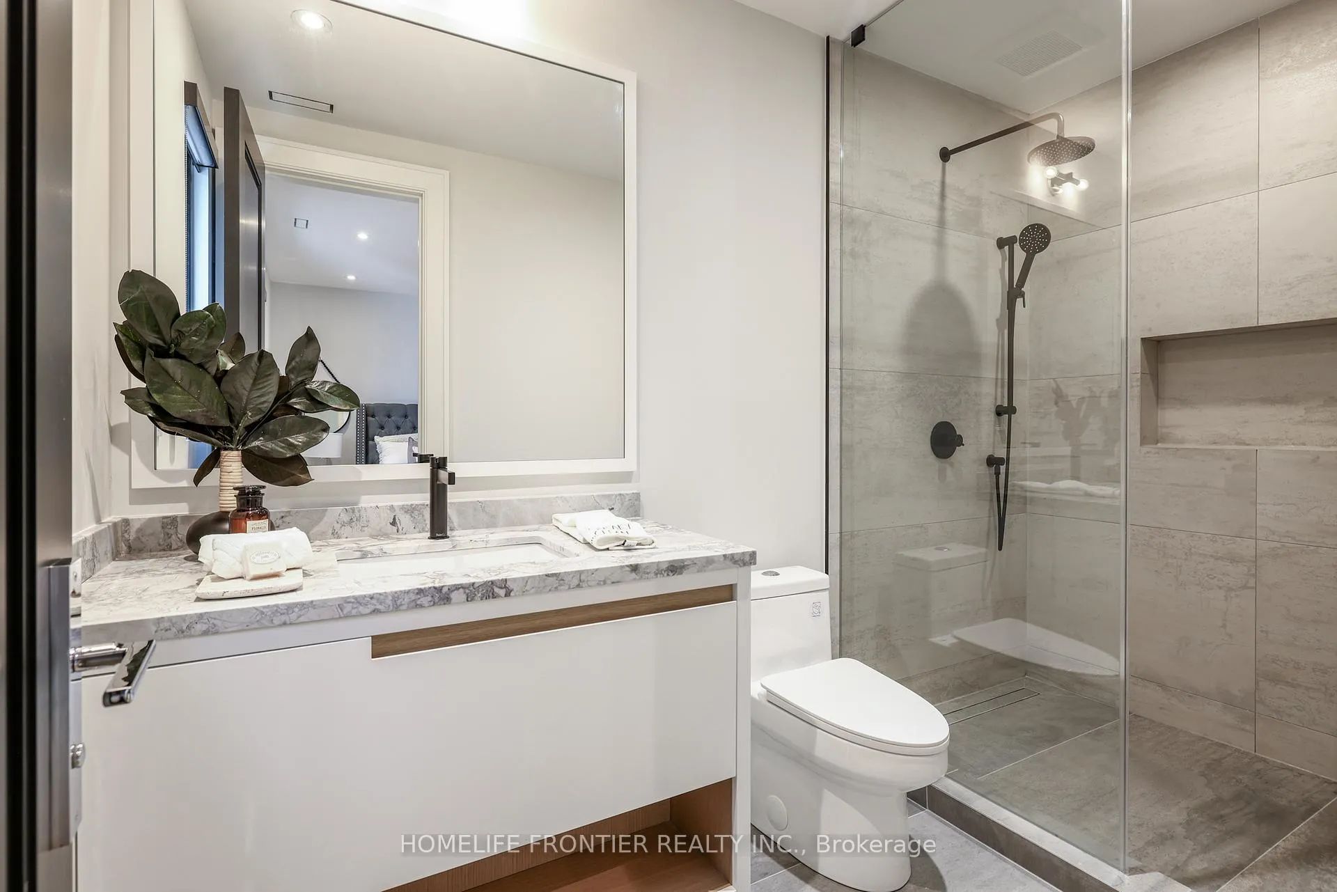 Photo 25 of 44 Alexandra Boulevard, Toronto, Lawrence Park South — HOMEH
