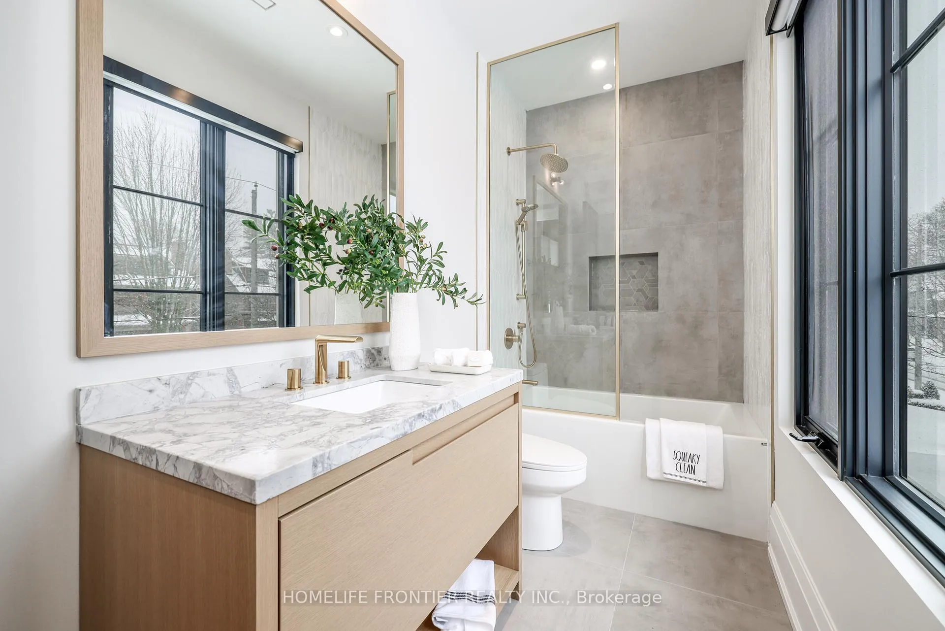 Photo 30 of 44 Alexandra Boulevard, Toronto, Lawrence Park South — HOMEH