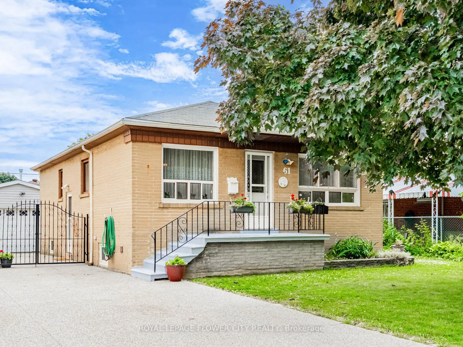 Photo 2 of 61 Wise Crescent, Hamilton, Huntington — HOMEH