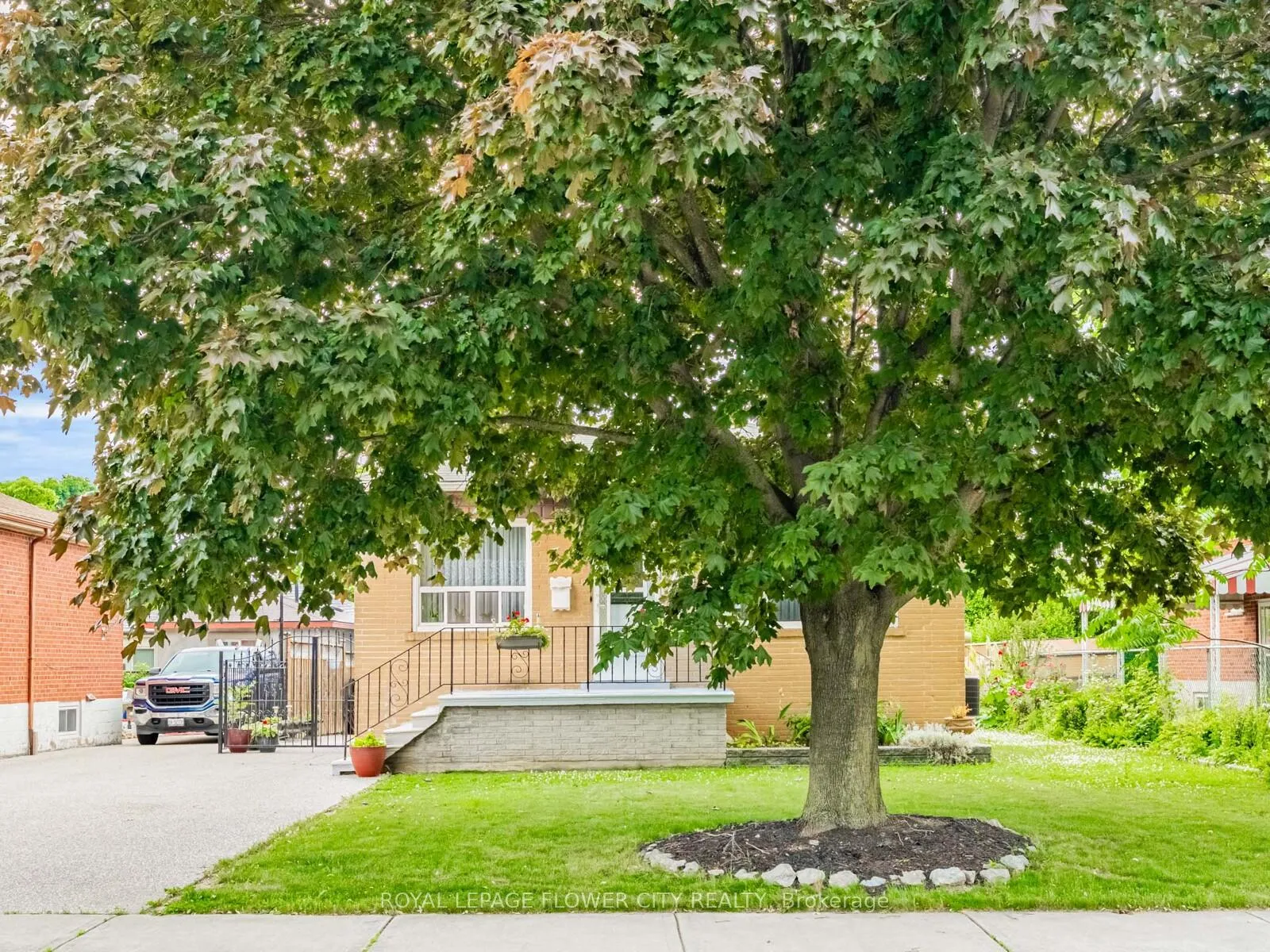 Photo 3 of 61 Wise Crescent, Hamilton, Huntington — HOMEH