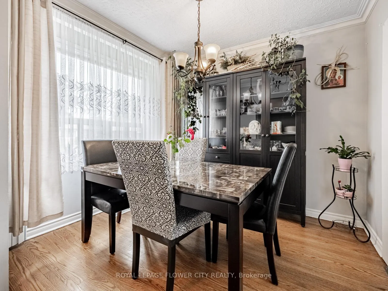 Photo 8 of 61 Wise Crescent, Hamilton, Huntington — HOMEH