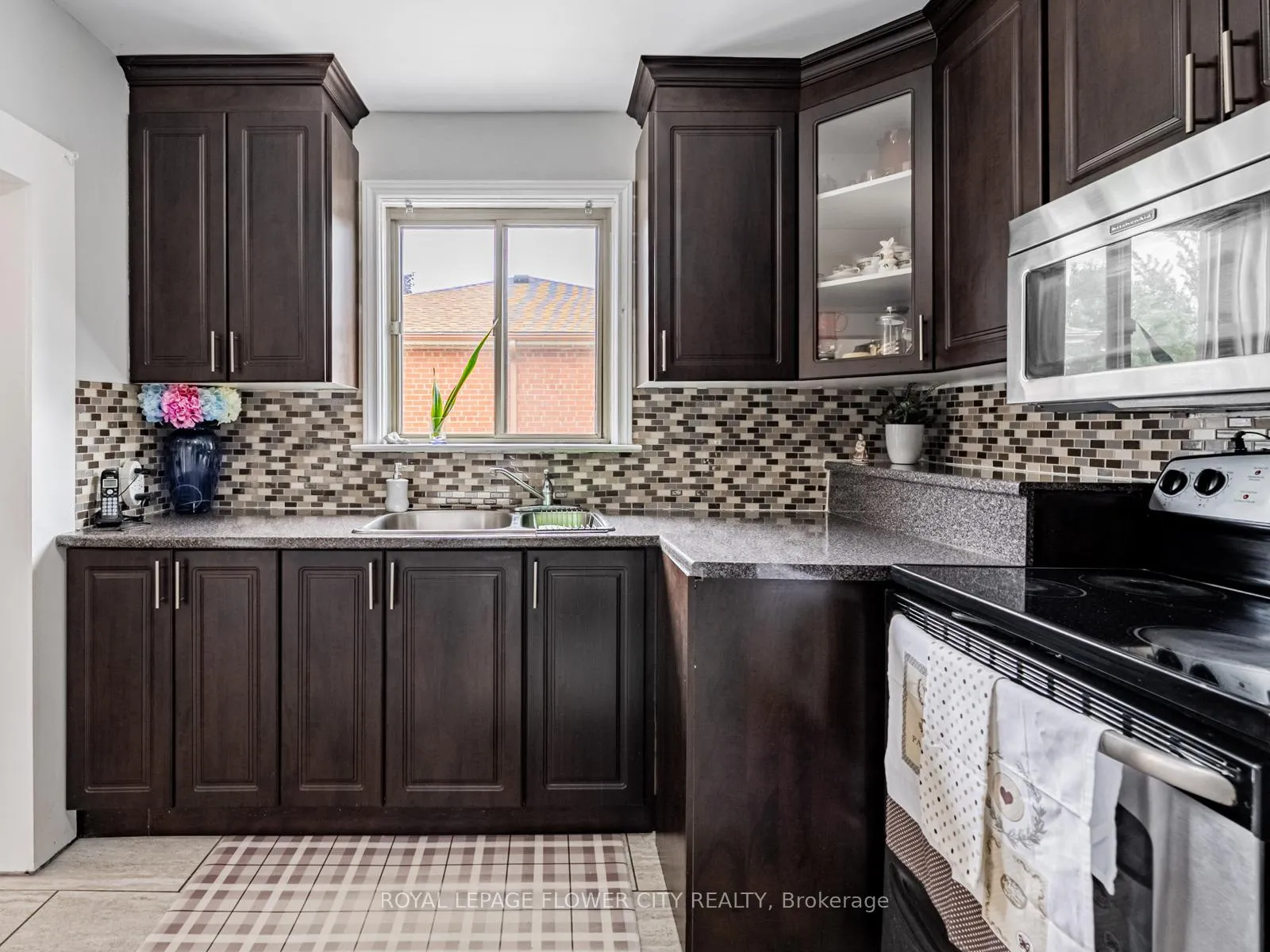 Photo 10 of 61 Wise Crescent, Hamilton, Huntington — HOMEH