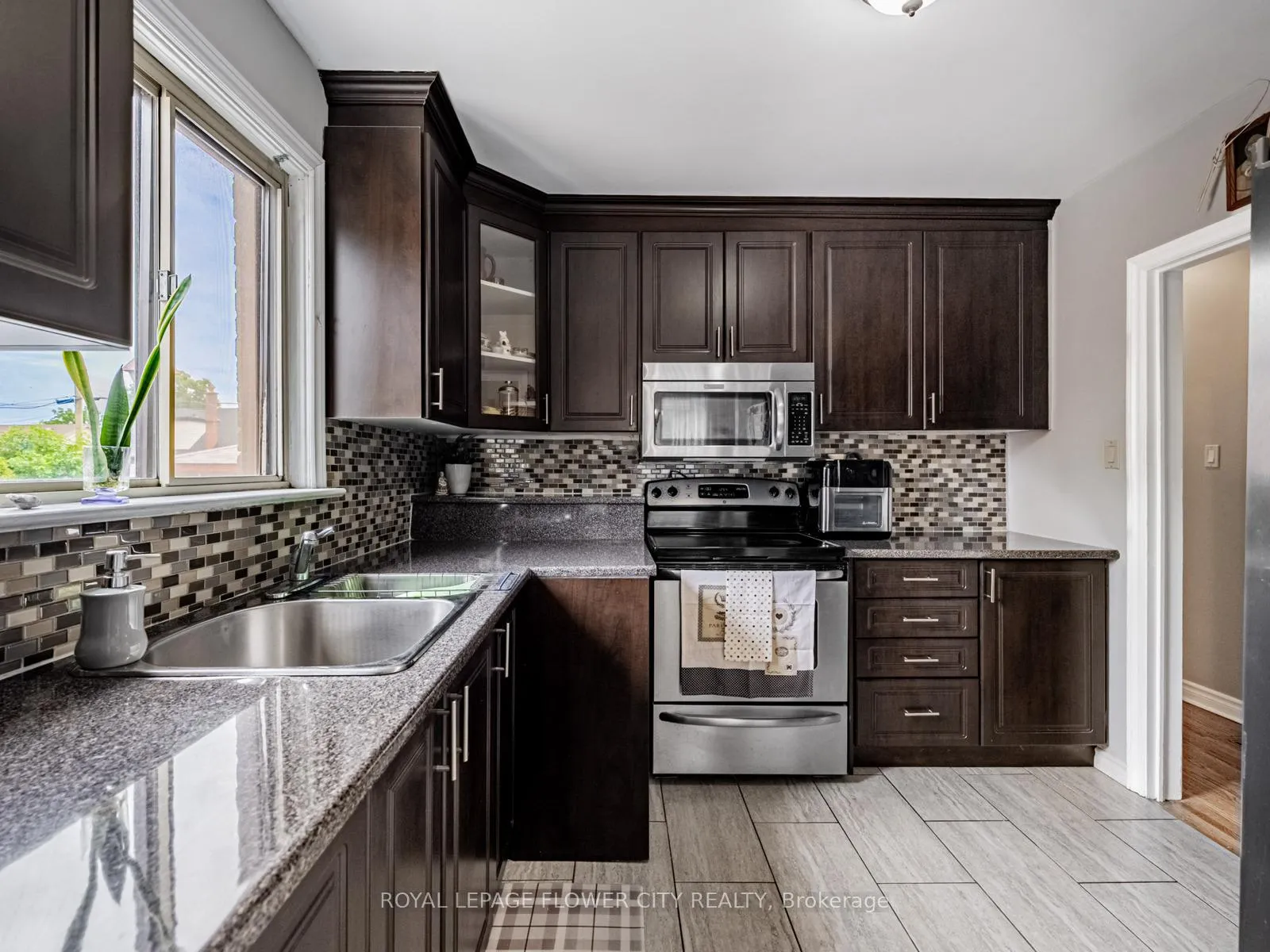 Photo 11 of 61 Wise Crescent, Hamilton, Huntington — HOMEH