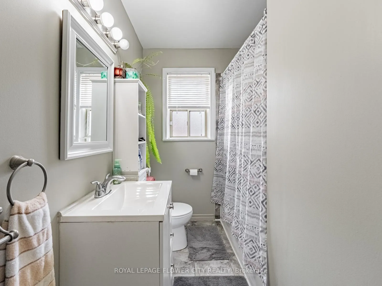 Photo 19 of 61 Wise Crescent, Hamilton, Huntington — HOMEH