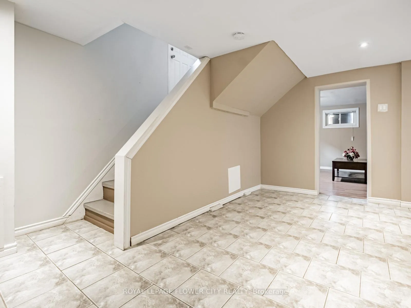 Photo 21 of 61 Wise Crescent, Hamilton, Huntington — HOMEH