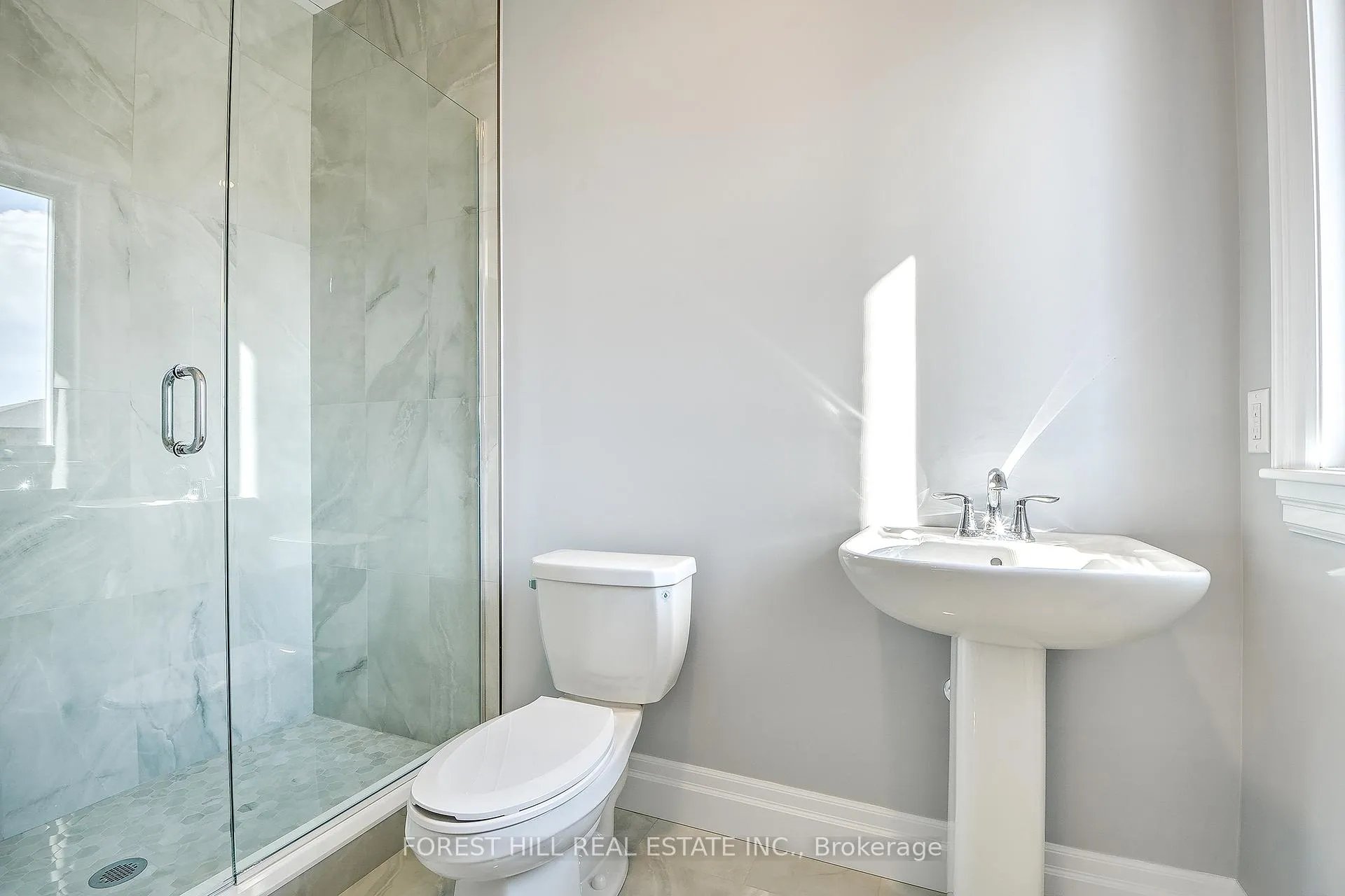 Photo 5 of 586 Orchards Crescent, Windsor — HOMEH