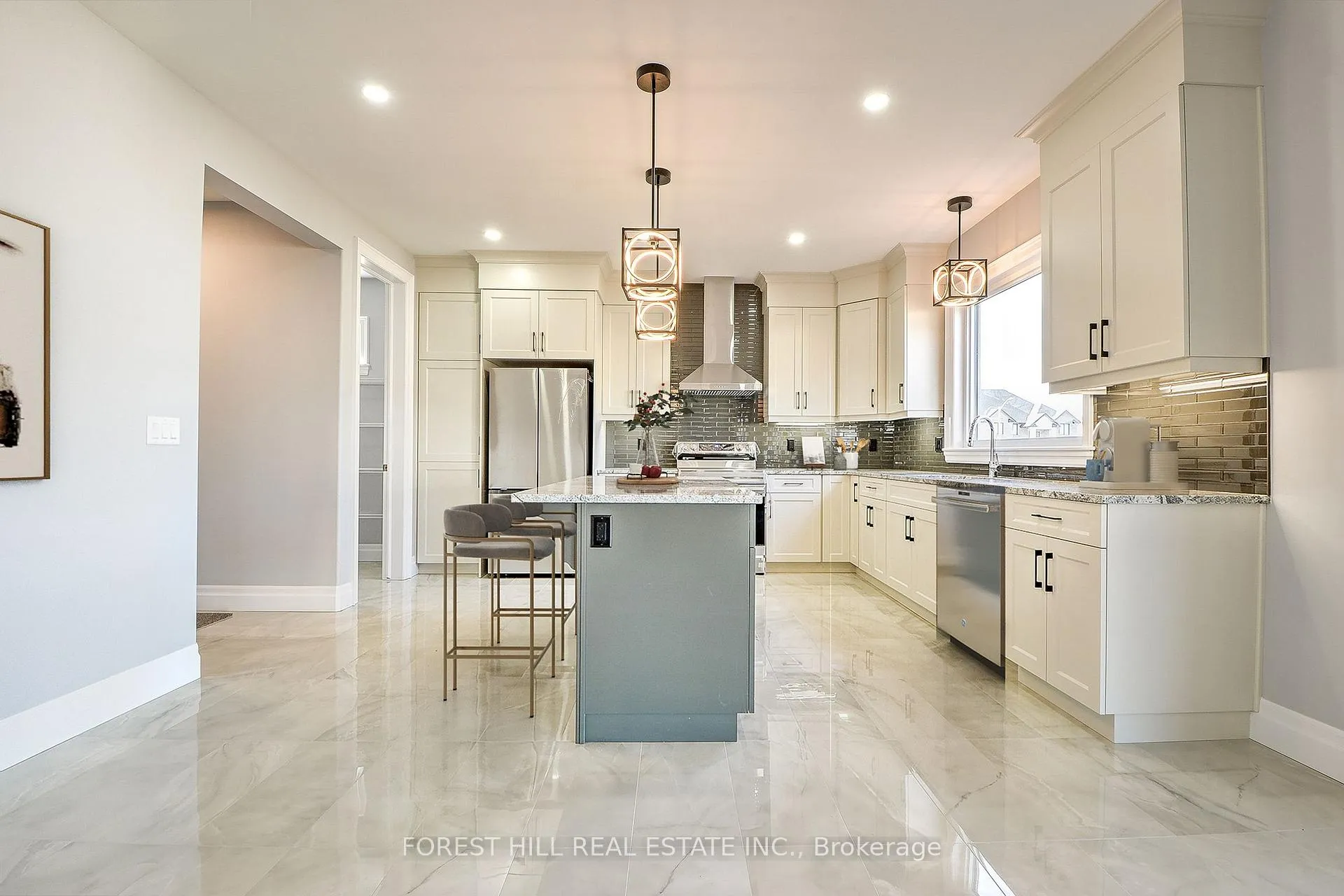 Photo 12 of 586 Orchards Crescent, Windsor — HOMEH
